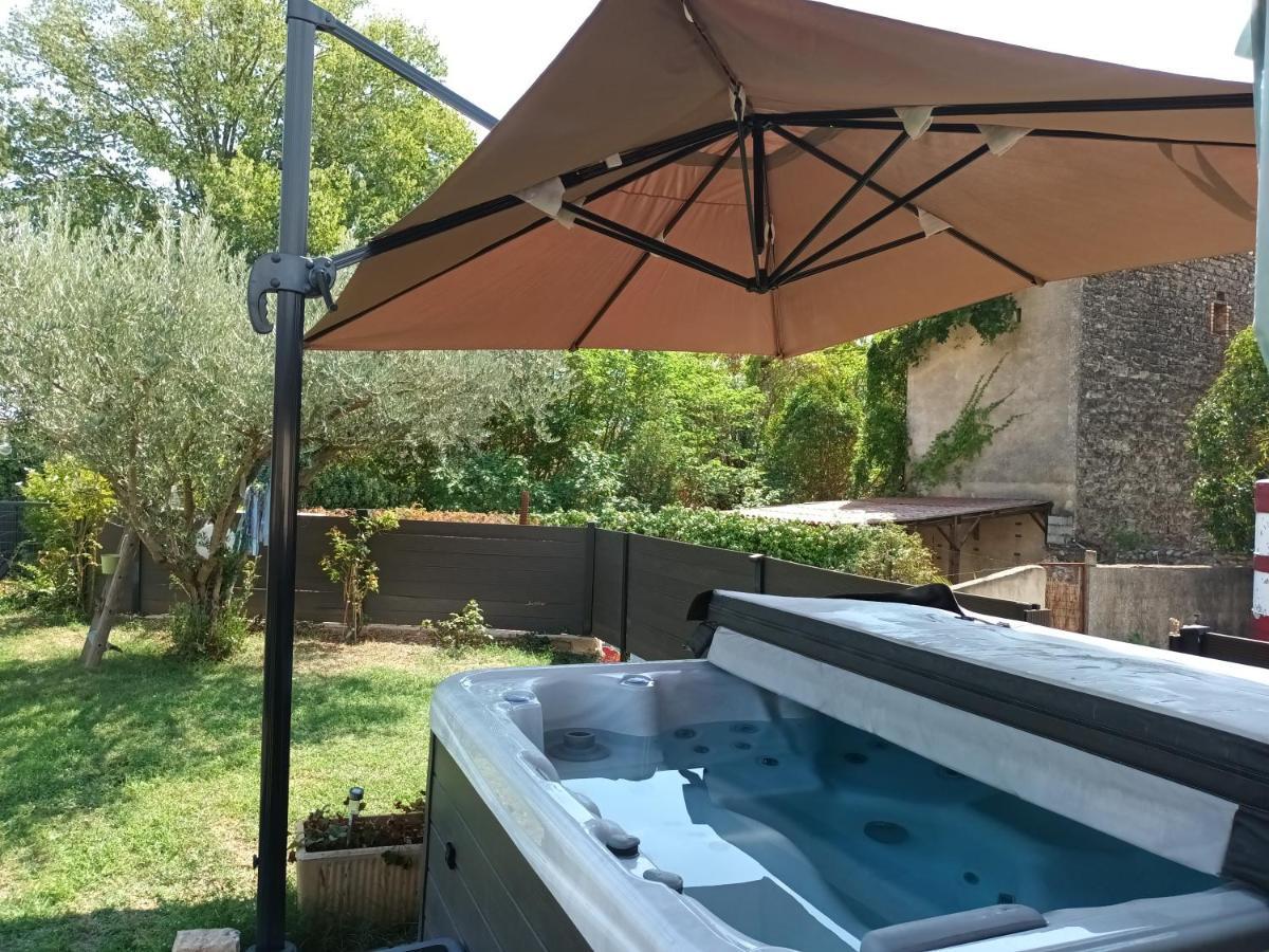 Chambres D'Hotes & Jacuzzi - A L'Ombre Des Amandiers Saint-Martin-dʼArdèche 外观 照片